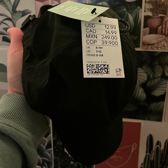 Black sports cap - Picture 1 of 3